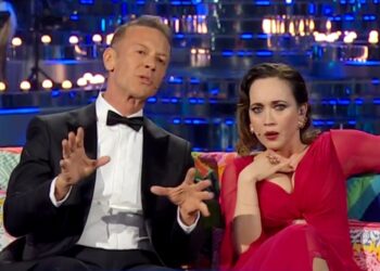 ''Quando si dice la coerenza'': Rocco Siffredi rivela in tv il mestiere del nonno, Chiara Francini scoppia a ridere