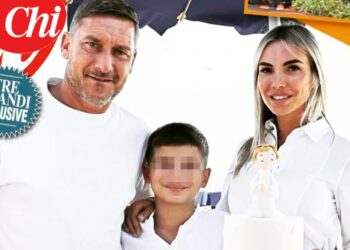 Francesco Totti e Noemi Bocchi sempre più famiglia: la foto col figlio di lei in occasione della prima comunione parla chiaro, guarda