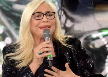 ''Usavo i reggiseni delle suore'': Mara Venier rivela che cercava di comprimere la sua sesta di seno con biancheria da religiosa