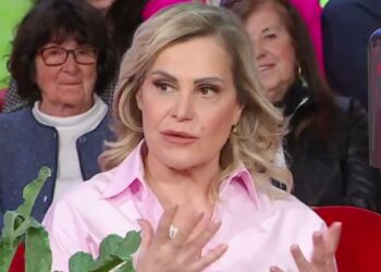 ''Mi sono spaventata'': Simona Ventura racconta quando ha scoperto che metà del suo viso era paralizzata