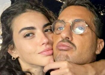 ''L'abbiamo scoperto tre settimane fa'': Fabrizio Corona annuncia di aspettare un figlio a 50 anni dalla fidanzata 24enne Sara Barbieri