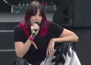 Angelica Gori, figlia 22enne di Cristina Parodi, debutta da cantante al Concertone del primo maggio: guarda