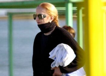 ''Ormai l’ho detto in diretta, pazienza'': noto conduttore tv afferma che Mina vive in parte in Italia, ecco dove