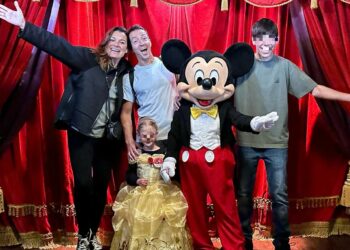 Alena Seredova vola a Disneyland Paris per festeggiare i 4 anni di Vivienne