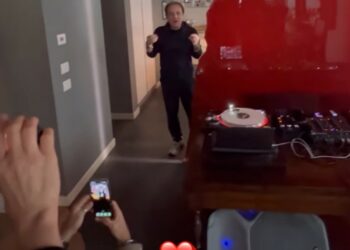 Ecco la festa a sorpresa per gli 80 anni di Roby Facchinetti!