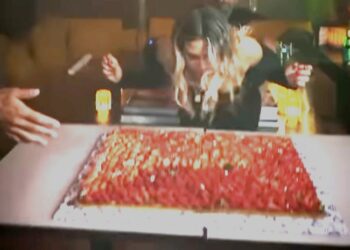 Cristina Marino festeggia 33 anni con i dolci baci di Luca Argentero