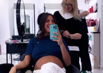 Roberta Morise dal parrucchiere per l'ultima piega prima del parto