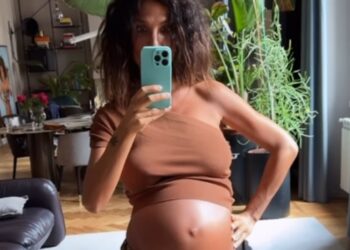 Roberta Morise mostra il pancione al nono mese: manca pochissimo