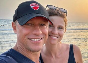 ''Col matrimonio il rapporto diventa più complesso'': Stefano Accorsi parla dell’amore per Bianca Vitali e dei suoi quattro figli