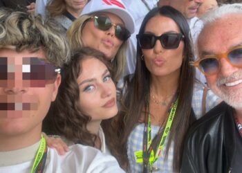 ''Family Selfie'': Briatore riunisce i suoi due figli e le loro famose mamme a Monte Carlo, lo scatto da ''famiglia allargata''