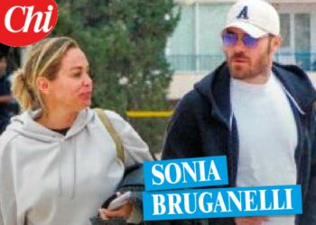 Sonia Bruganelli paparazzata con l’insegnante di 'Ballando' Angelo Madonia, weekend in Spagna: è nato un amore? Foto