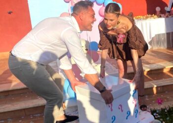 Carlotta Dell'Isola e Nello Sorrentino, ex di Temptation Island, svelano se avranno un maschio o una femmina: il gender reveal