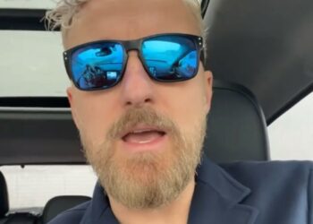 ''Il mondo è pieno di pazzi'': Francesco Facchinetti spiega perché da due anni non condivide più immagini dei figli sui social