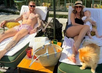 ''Non vedo l'ora'': a un mese dalle nozze Diletta Leotta impaziente in vacanza col futuro marito Loris Karius e la loro piccola Aria