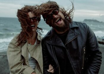 Jason Momoa ha una nuova fidanzata con 12 anni meno di lui: le prime foto insieme