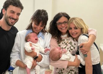 ''Non smetterò di essere grata a loro'': Veronica Peparini torna con Andreas Muller e le gemelline neonate dalle dottoresse che l'hanno fatta partorire
