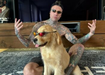 Fedez riappare sul social dopo giorni e presenta il suo nuovo cane! Poi fa capire di aver avuto problemi di salute: le foto