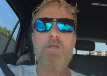 Francesco Facchinetti polemico con i vip 'lamentosi'