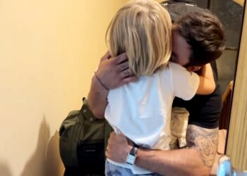 Pierpaolo Pretelli riabbraccia il figlio: le tenere immagini