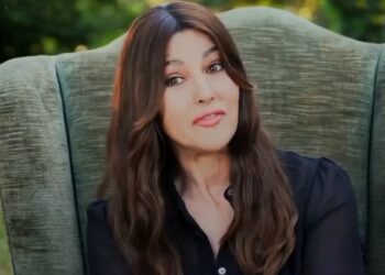 ''Abito a Parigi ma in Francia resto una straniera'': Monica Bellucci rivela come si sente da italiana all’estero