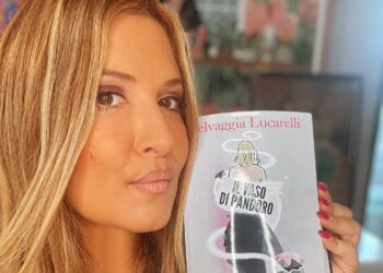 ''Credo Chiara Ferragni mi consideri una pesciarola'': Selvaggia Lucarelli rivela chi preferisce tra l'influencer e Fedez