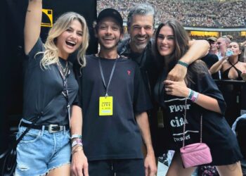Luca Argentero e Cristina Marino insieme a Valentino Rossi e la compagna Francesca: doppia coppia vip al concerto di Vasco Rossi