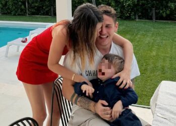 Nicolò Zaniolo e Sara Scaperrotta di nuovo felici: dopo la rottura poco prima del parto, sono tornati insieme e si mostrano col loro piccolo