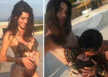 Il pancione di Sara Barbieri cresce a vista d'occhio: la compagna di Fabrizio Corona si mostra in piscina in costume, guarda