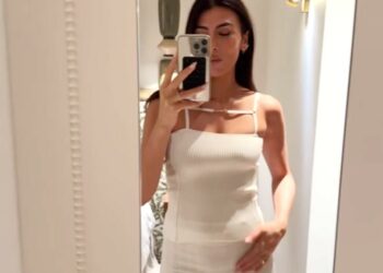 ''Camicie e pantaloni non mi si chiudono'': Giulia Salemi incinta pentita dello shopping fatto a inizio gravidanza, le immagini