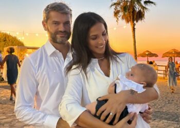 Roberta Morise festeggia suo figlio Gianmaria in Calabria: grande festa col marito Enrico, familiari e amici