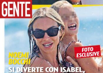 Isabel Totti gioca e si diverte da matti in vacanza con la 'matrigna' Noemi Bocchi: le immagini su 'Gente'