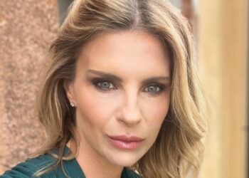 Martina Colombari rompe il silenzio dopo il nuovo polverone alzato dal figlio Achille: le sue prime parole social sulla 'pazienza'