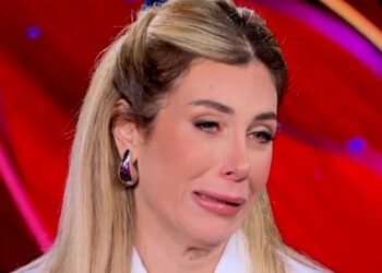 ''La sua gamba sarà piccola, le dita del piedino non si muovono più'': Paola Caruso disperata in tv dopo il viaggio negli USA per il figlio