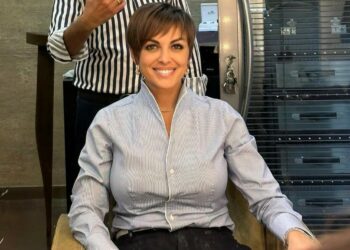 Dopo la fine del matrimonio con Paola Turci, Francesca Pascale cambia look: da bionda diventa bruna, le immagini