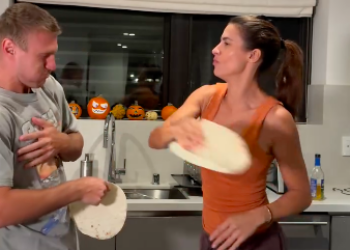 Elisabetta Canalis e il fidanzato Georgian Cimpeanu fanno la piadina challenge a Los Angeles
