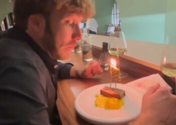 Paolo Ciavarro festeggia 33 anni con una cena romanticissima insieme alla moglie Clizia Incorvaia