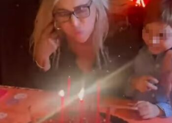 Mara Venier festeggia 74 a Roma con i nipoti