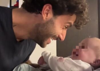 Il dolce rientro a casa di Andreas Muller dalle gemelline e dalla compagna Veronica Peparini