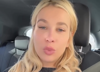 Clizia Incorvaia inizia yoga per superare un periodo difficile