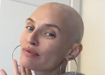 Bianca Balti stavolta ha rasato i capelli proprio a zero: guarda