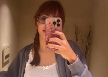 Matilde Caressa rimane bloccata in bagno mentre è a casa con la mamma Benedetta Parodi