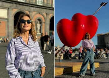 Barbara D'Urso felice nella sua Napoli dove è in scena a teatro