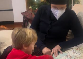 Eleonora Giorgi insegna la geografia al suo nipotino Gabriele