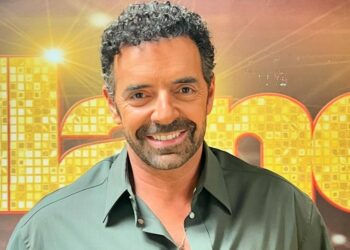 ''A 20 anni amavo una donna, poi il colpo di fulmine per mio marito al ristorante'': Alberto Matano parla dei suoi rapporti sentimentali