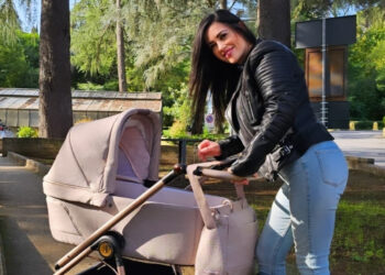 Claudia Ruggeri, Miss Claudia di 'Avanti un Altro' e cognata della Bruganelli, fa la prima passeggiata con la figlia neonata dopo il parto: foto