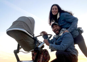 Marica Pellegrinelli porta per la prima volta la figlia neonata nel Paese del compagno William: le immagini in spiaggia in Olanda