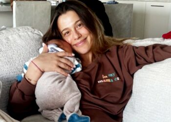 La compagna di Ultimo Jacqueline Luna Di Giacomo pubblica la prima foto con il figlio Enea: ''Mi sento un supereroe''