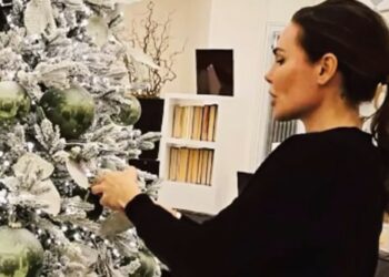 Ilary Blasi mostra il suo albero di Natale pazzesco