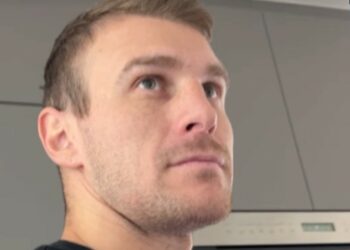 Il fidanzato di Elisabetta Canalis scherza con l'intelligenza artificiale