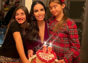 Michela Quattrociocche spegne 36 candeline con il compagno Giovanni Naldi e le due figlie Aurora e Diamante: guarda